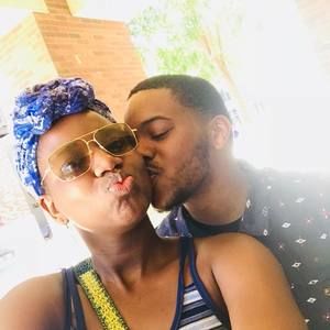 Meet your Posher, Estere